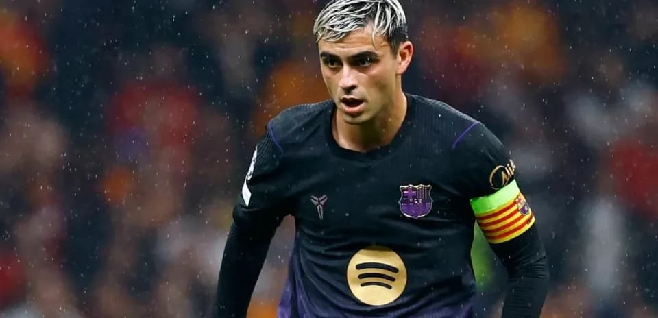 Joueur en action sous la pluie lors du match