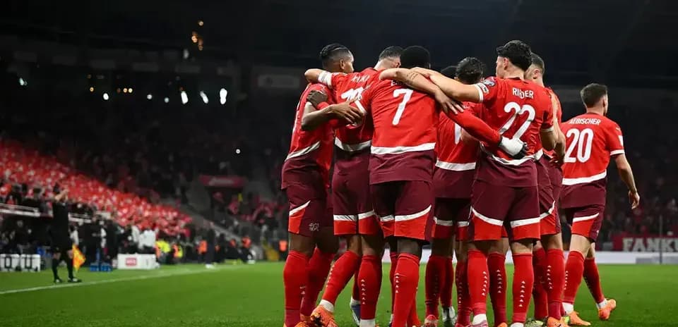 L'équipe suisse célèbre un but lors du match