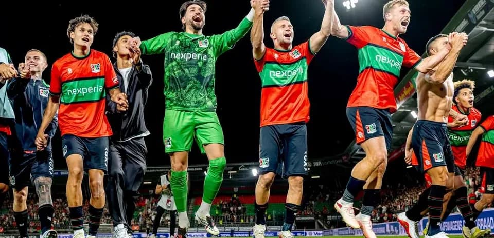 Joueurs de NEC Nijmegen célébrant la victoire