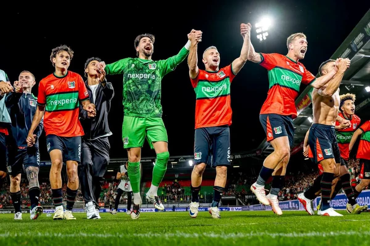 Joueurs de NEC Nijmegen célébrant la victoire