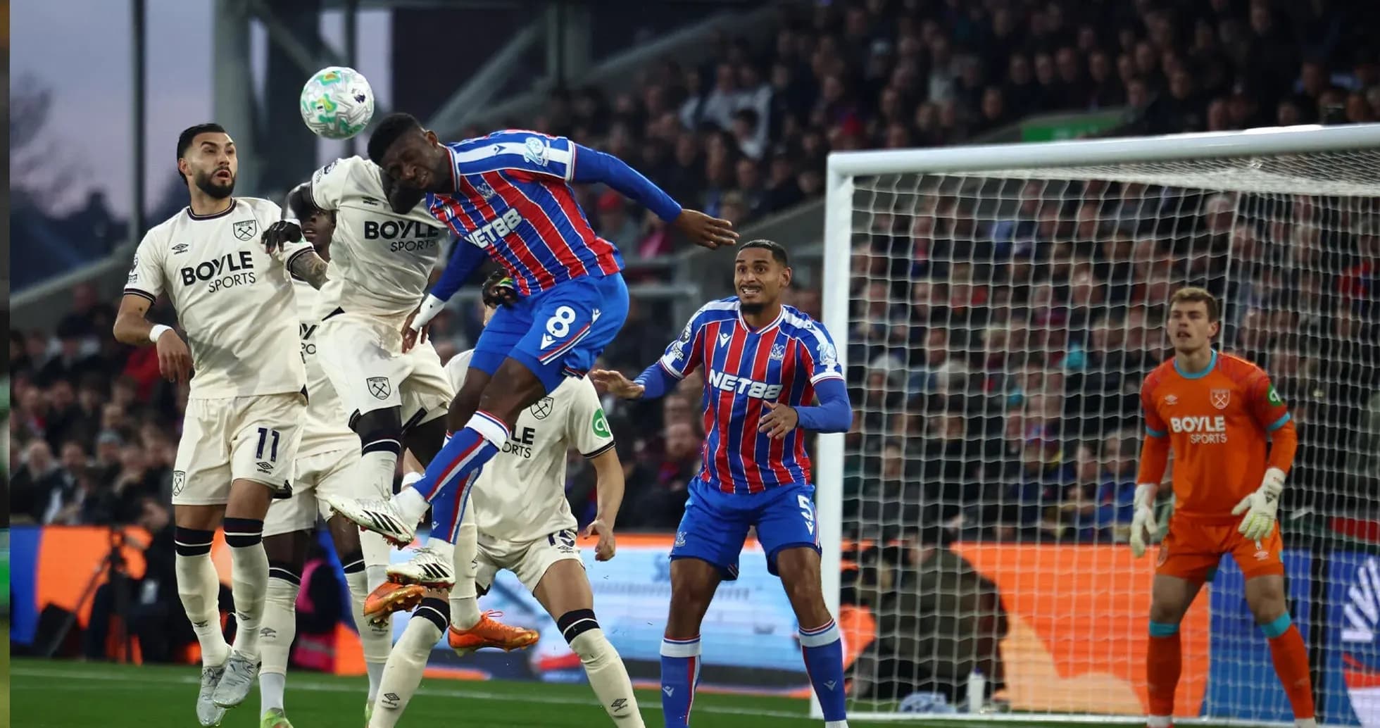 Un joueur de Crystal Palace en tête contre West Ham