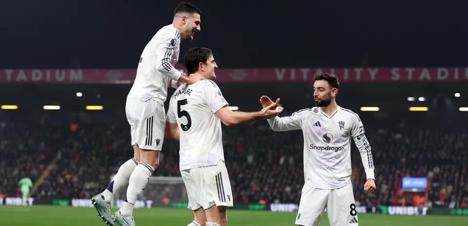 Joueurs célébrant un but au Vitality Stadium