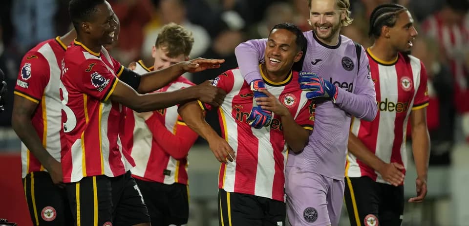 Joueurs de Brentford célébrant un but