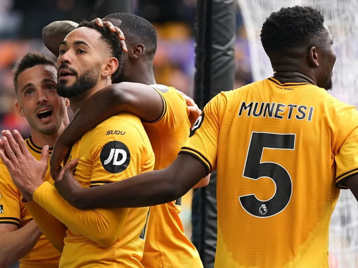 Joueurs de Wolves célébrant un but