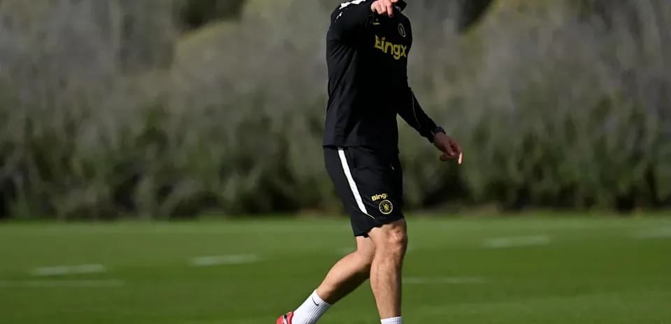 Joueur de Chelsea s'entraînant sur le terrain