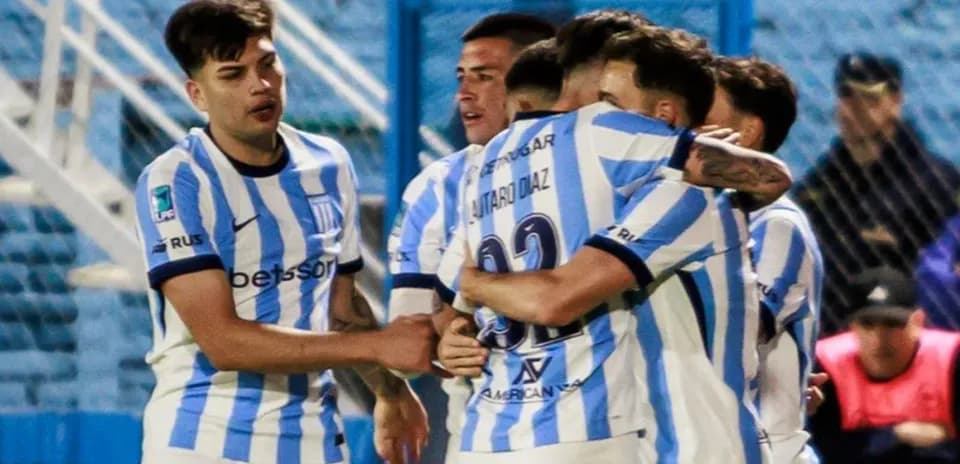 Joueurs de Racing Club célébrant un but