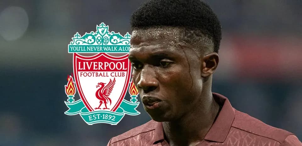 Joueur de Liverpool avec logo du club en arrière-plan