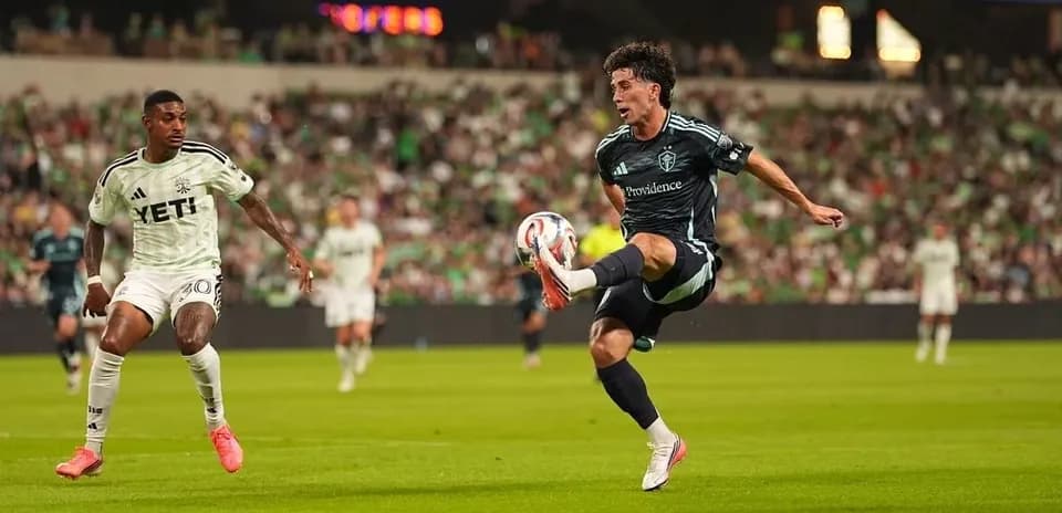 Joueur du Seattle Sounders en action contre Austin
