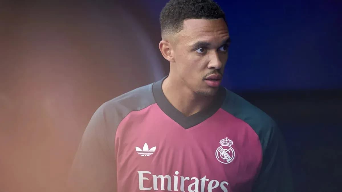Joueur portant le maillot du Real Madrid avant un match