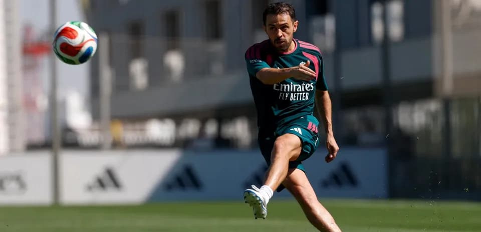 Joueur tirant au but lors d'un entraînement