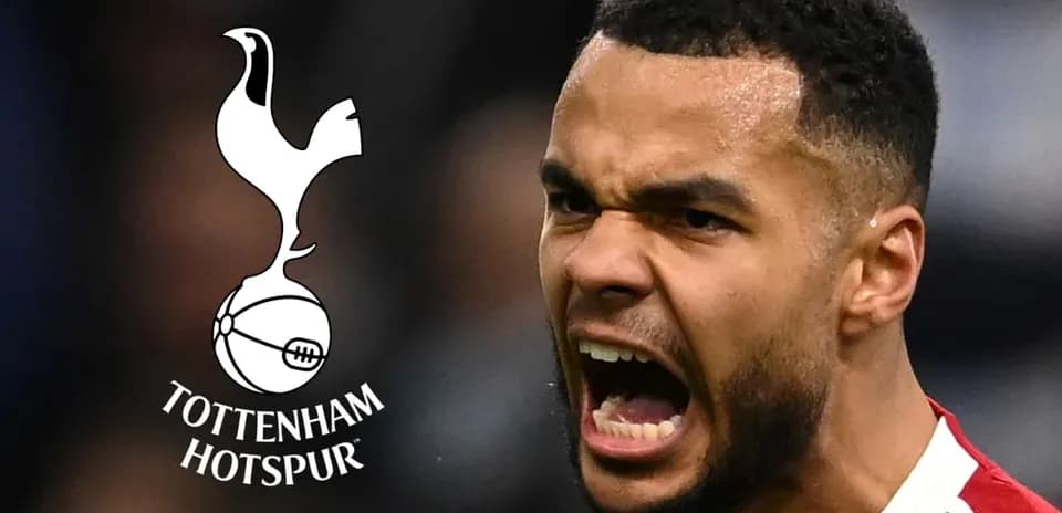 Joueur de football célébrant avec le logo de Tottenham