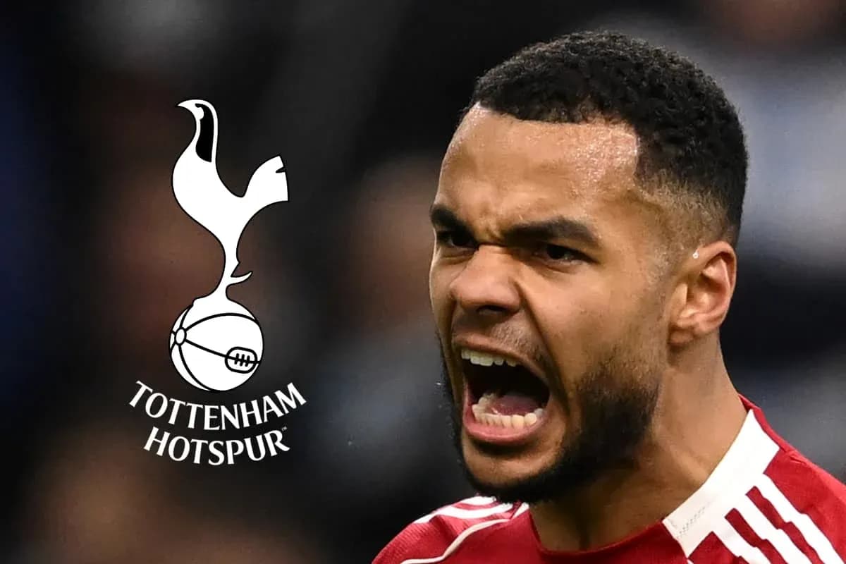 Joueur de football célébrant avec le logo de Tottenham