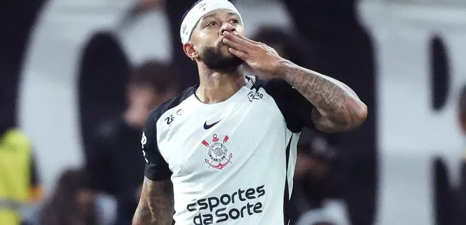 Joueur de Corinthians saluant le public après un but