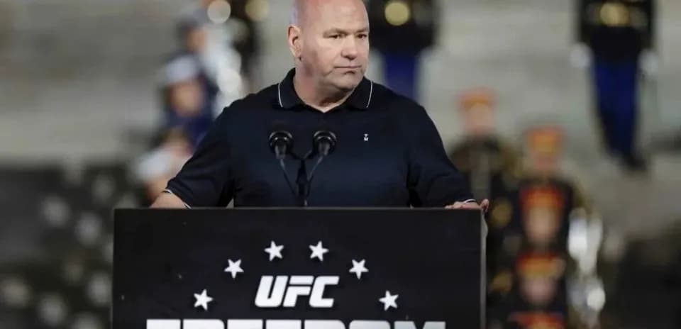 Person s'exprimant lors d'un événement UFC Freedom