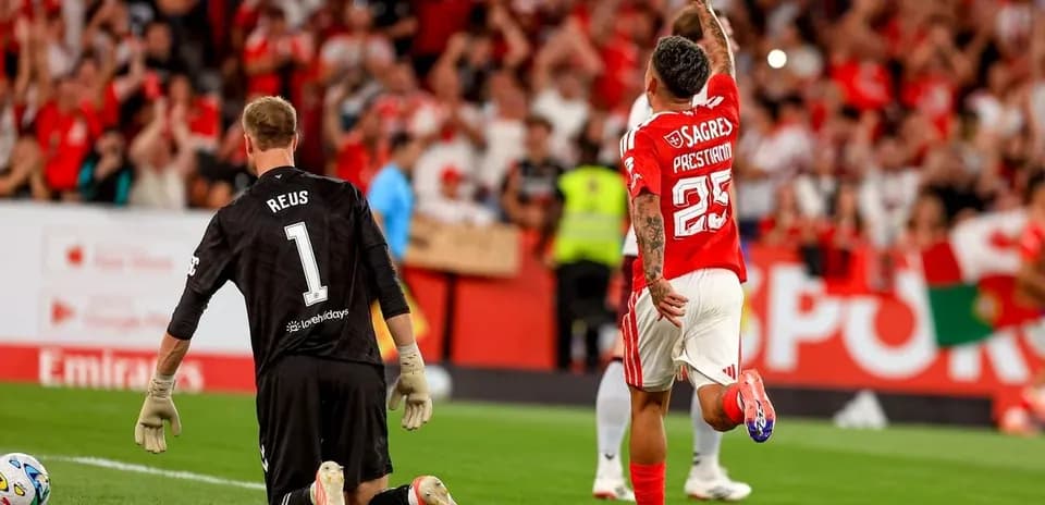 Joueur de Benfica célébrant un but
