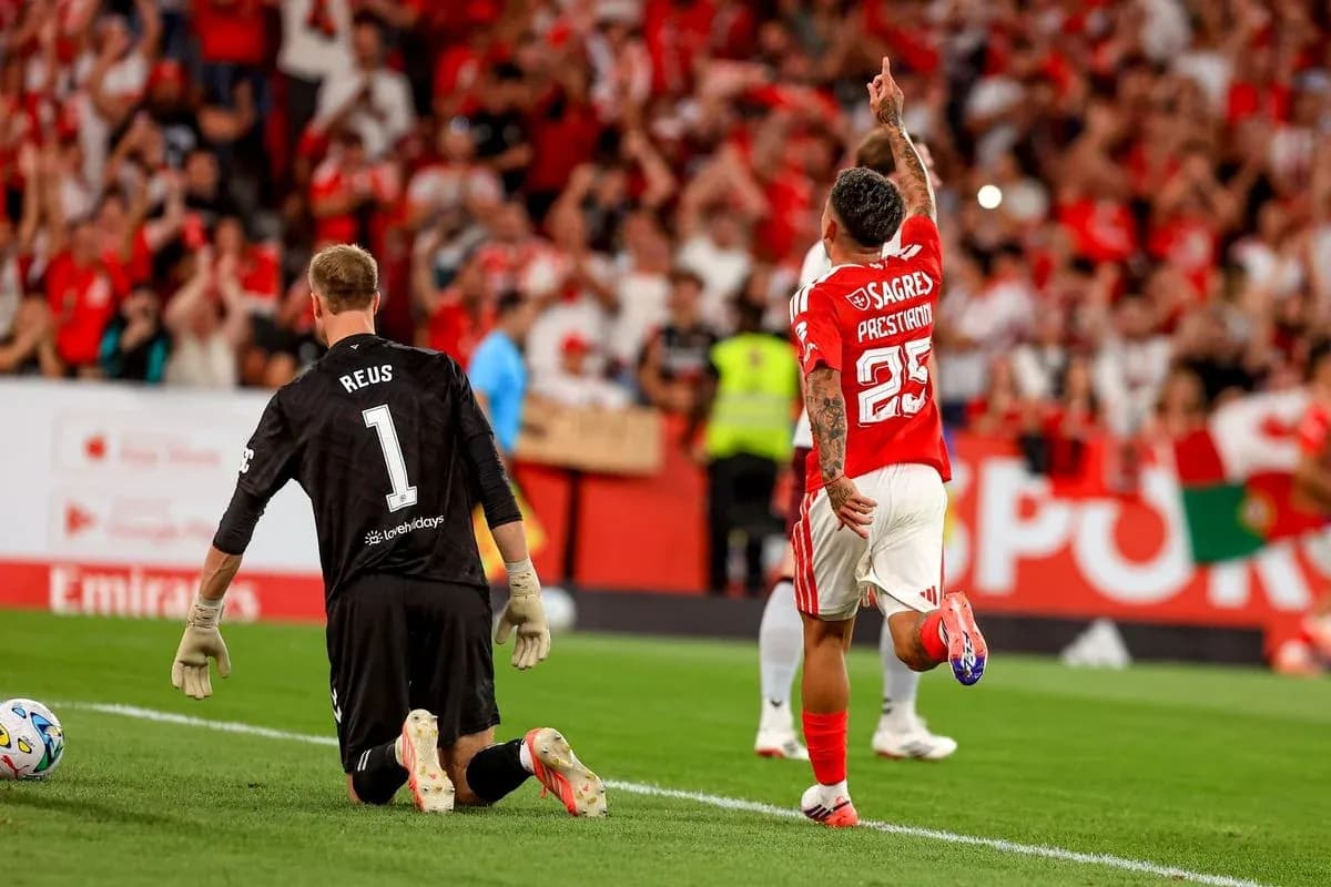 Joueur de Benfica célébrant un but