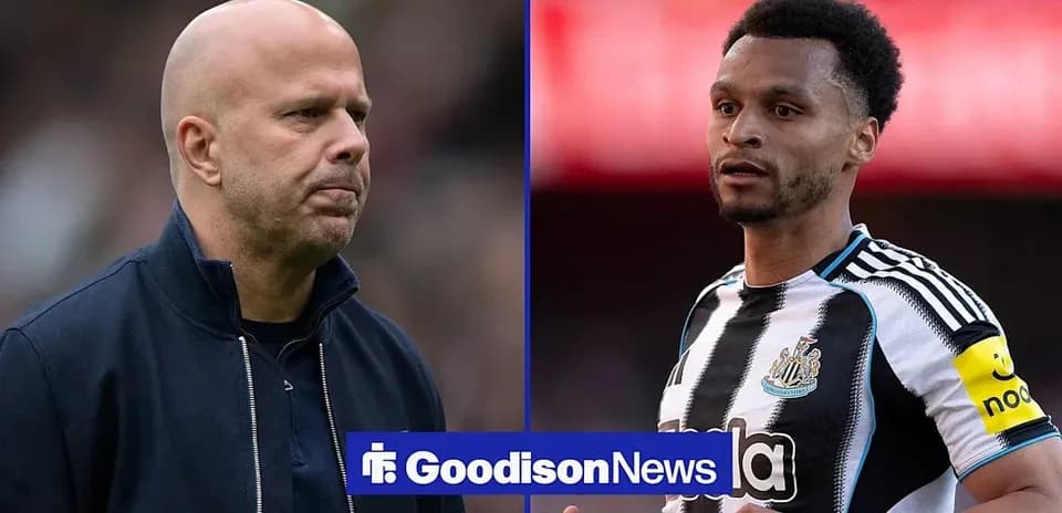 Entraîneur et joueur de Newcastle en action