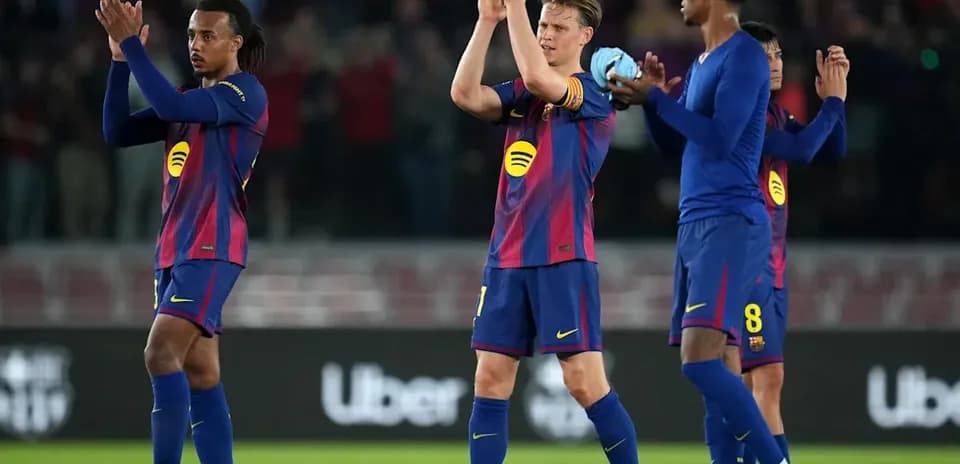 Joueurs du FC Barcelone applaudissant les supporters