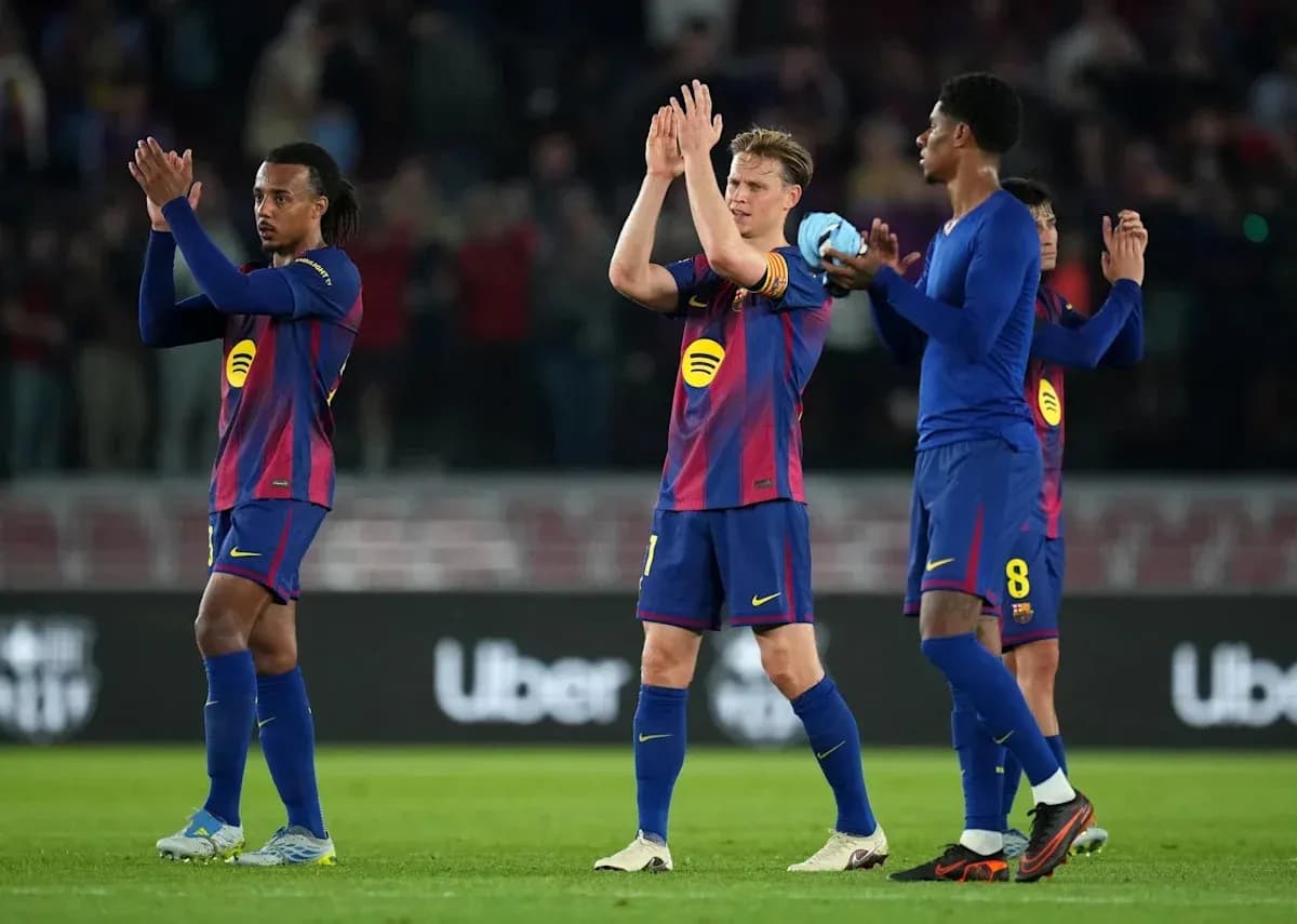 Joueurs du FC Barcelone applaudissant les supporters