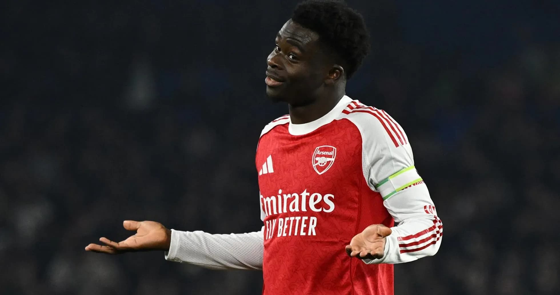 Un joueur d'Arsenal se demande pendant le match