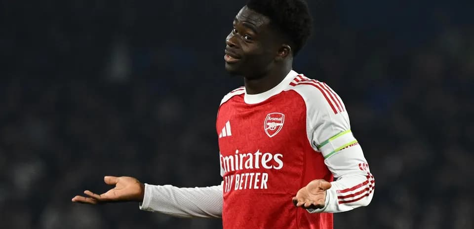 Un joueur d'Arsenal se demande pendant le match