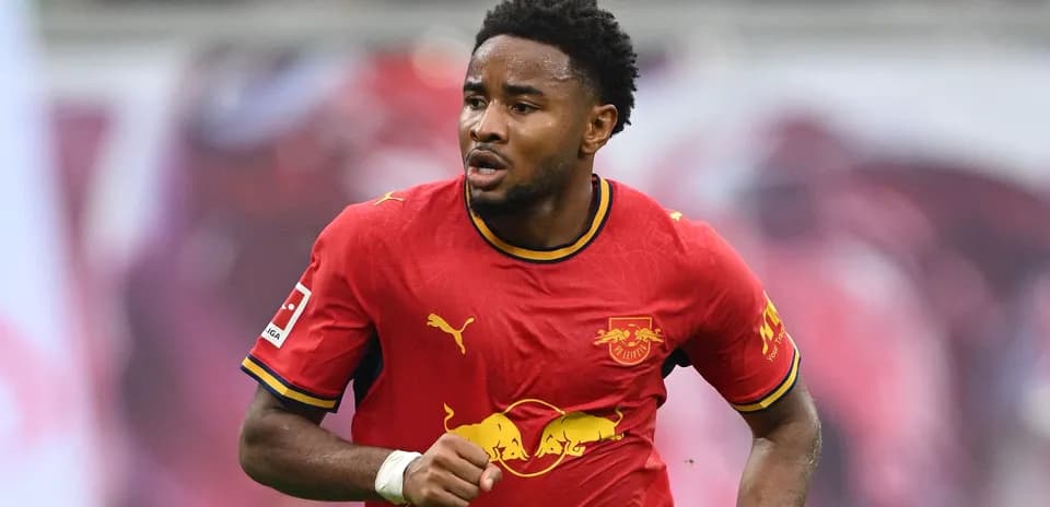 Joueur de RB Leipzig courant sur le terrain