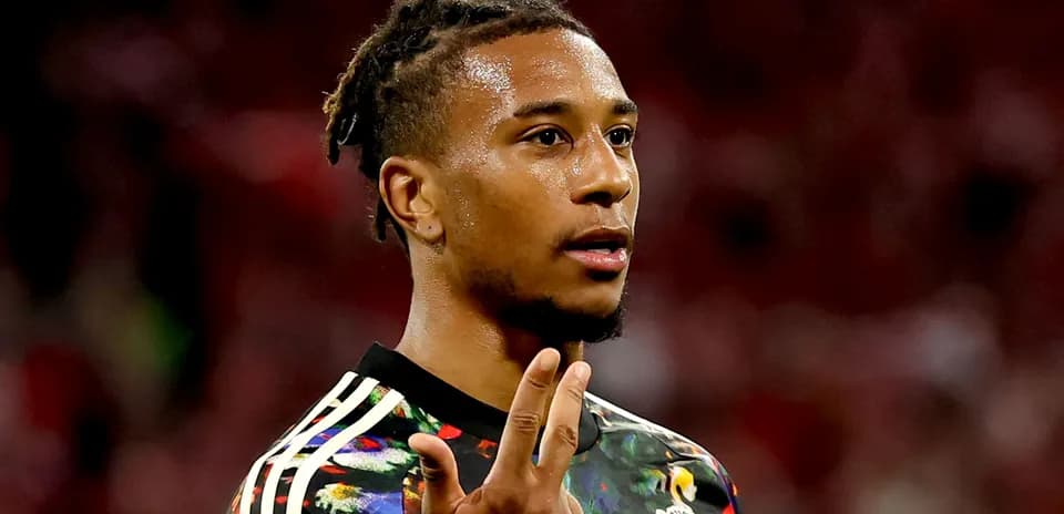 Joueur montrant deux doigts pendant le match