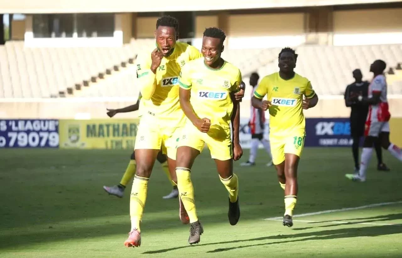 Joueurs de Mathare United célébrant un but