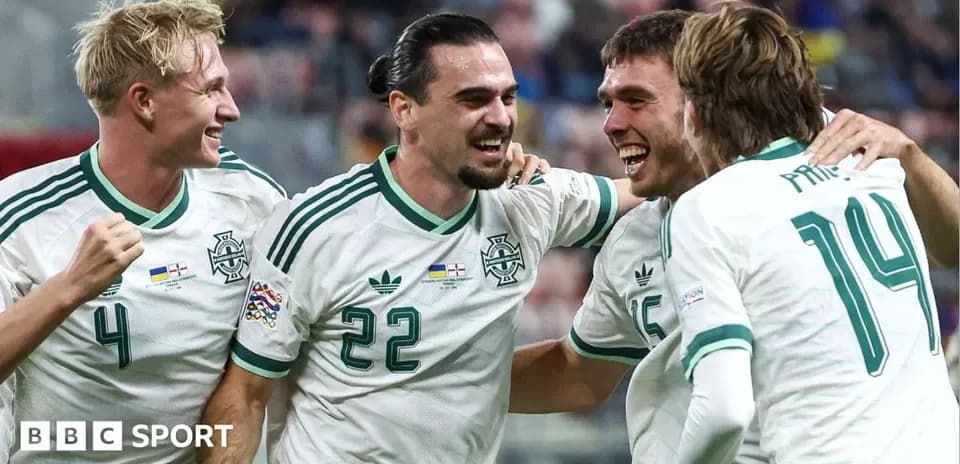 Joueurs célébrant un but lors d'un match