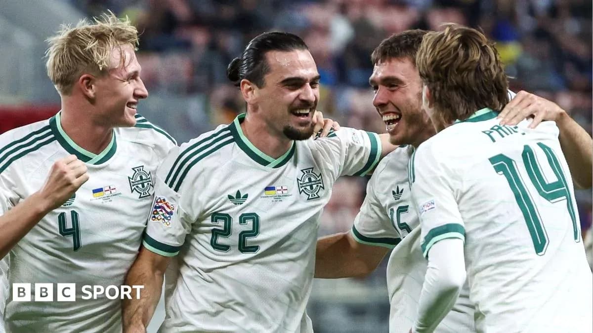 Joueurs célébrant un but lors d'un match