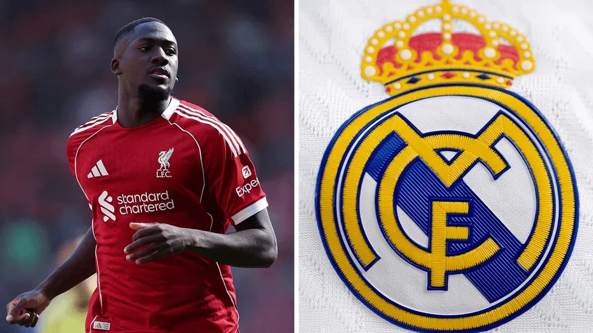 Joueur de Liverpool avec le logo du Real Madrid
