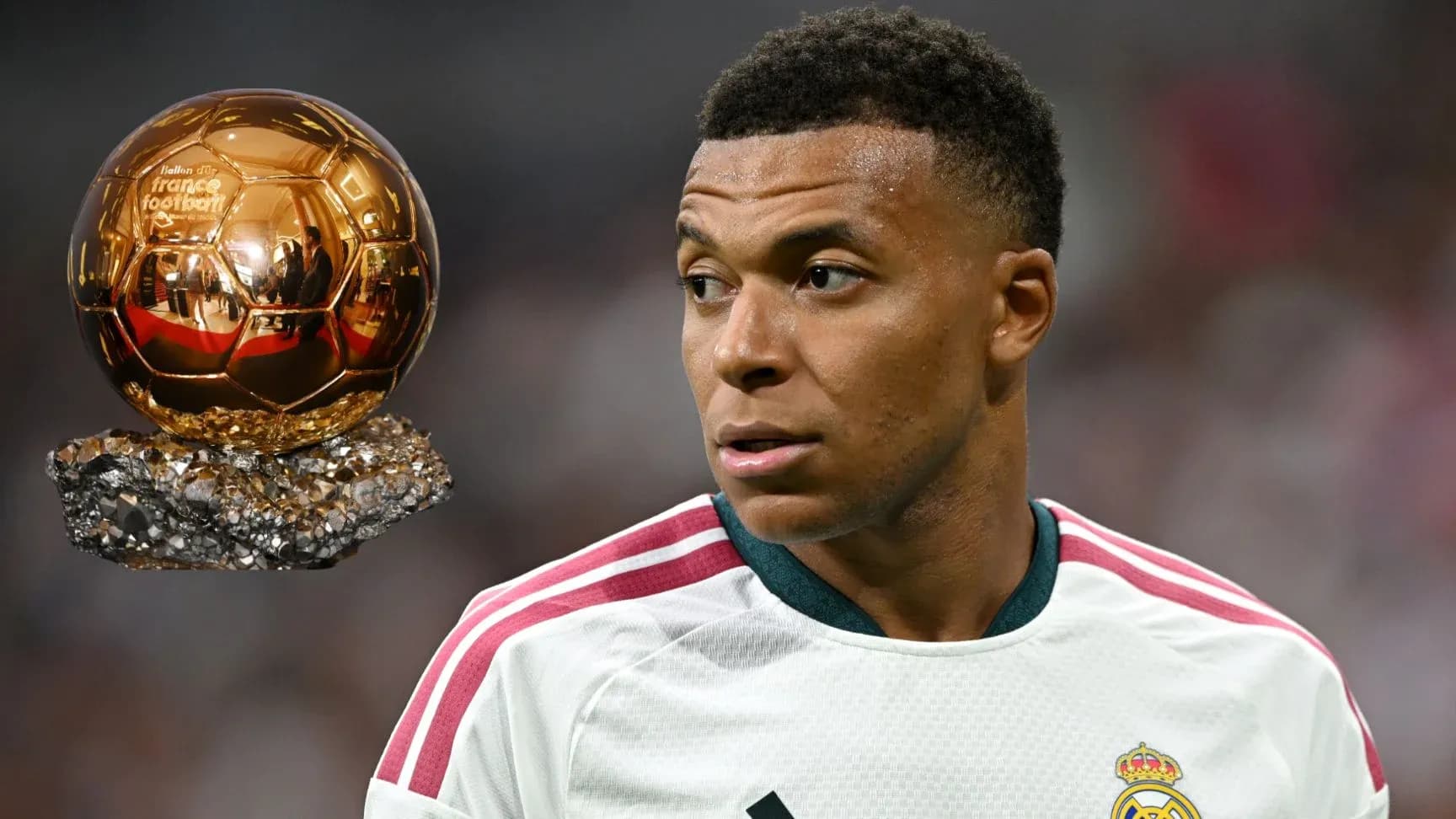 Kylian Mbappé avec le Ballon d'Or en arrière-plan