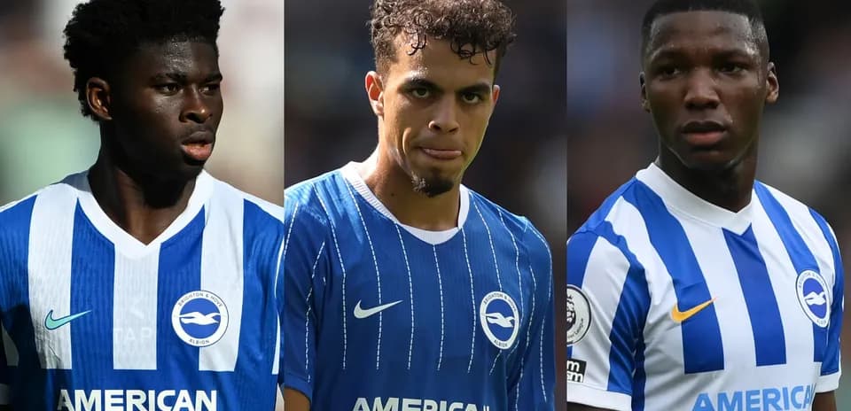 Trois joueurs de Brighton & Hove Albion en maillot