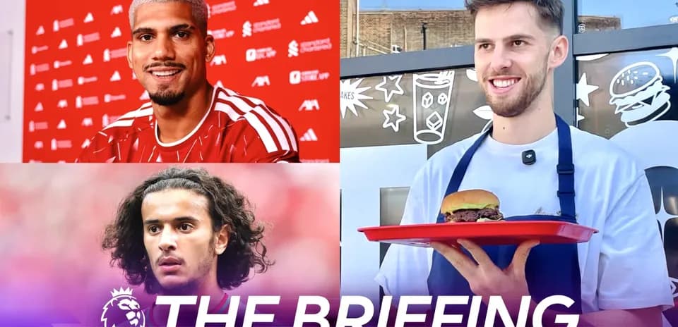Trois joueurs de football lors d'un événement promotionnel