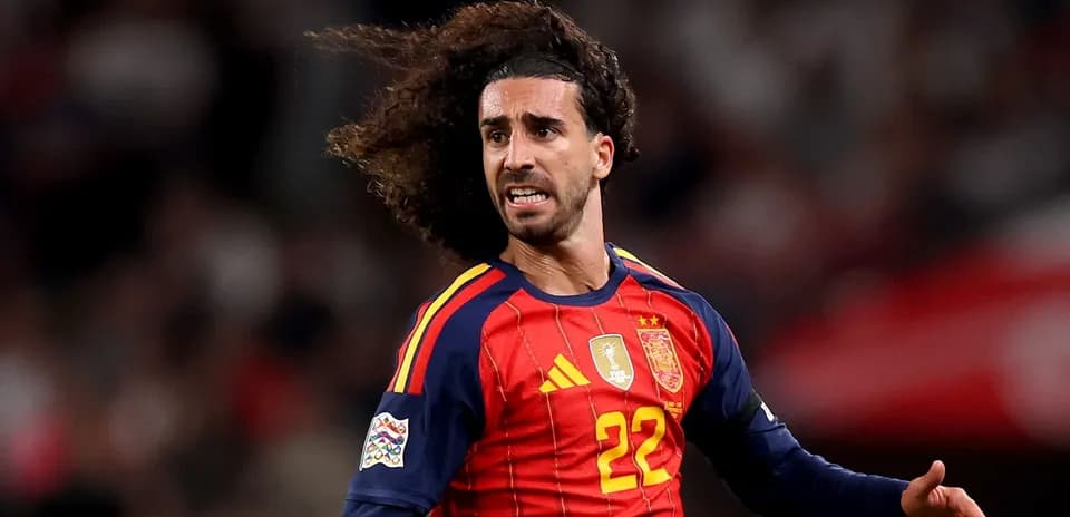 Joueur en action avec le maillot de l'Espagne