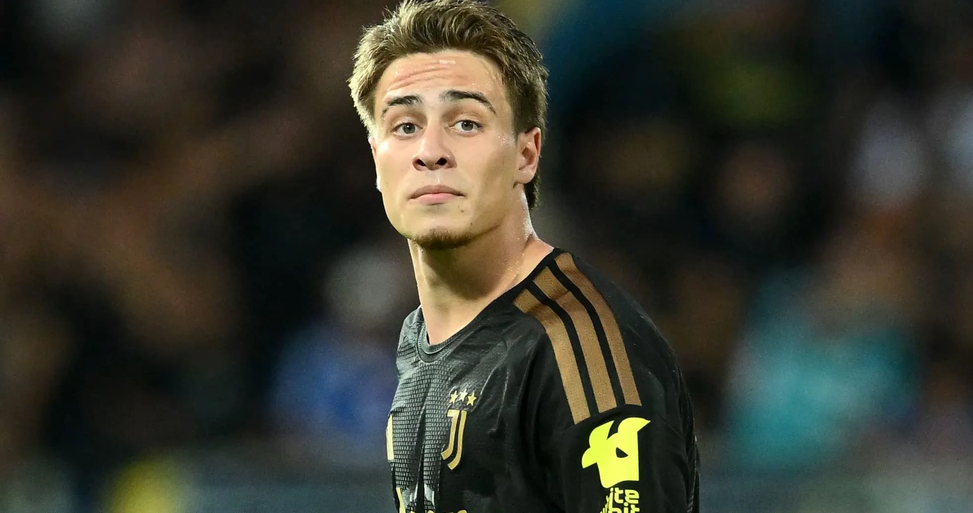 Joueur de la Juventus regardant pendant le match