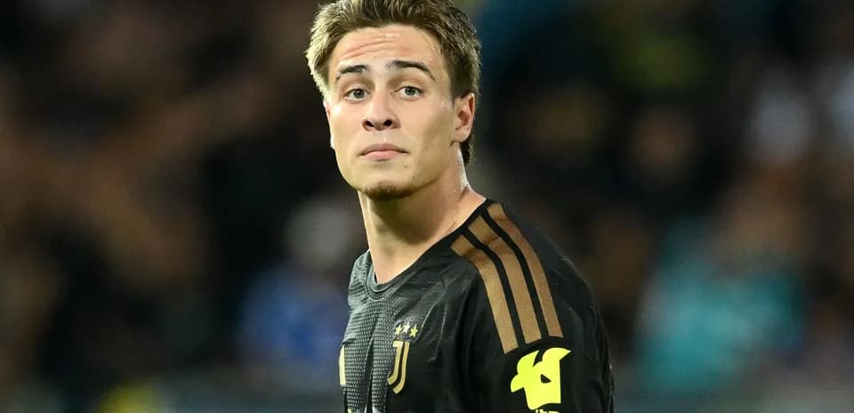 Joueur de la Juventus regardant pendant le match