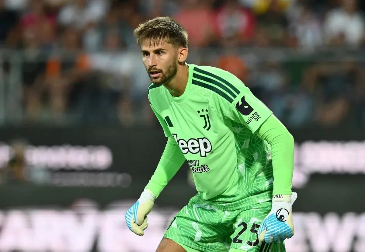 Gardien de but de la Juventus prêt à jouer