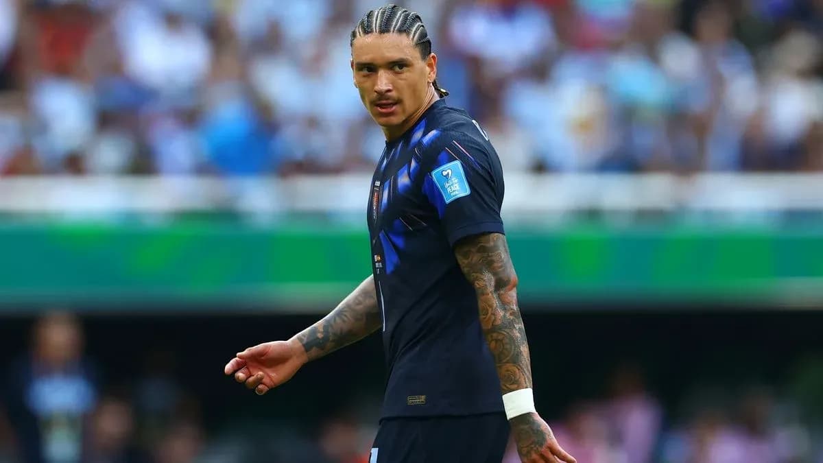 Joueur en action sur le terrain de football