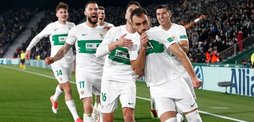 Joueurs d'Elche célébrant un but