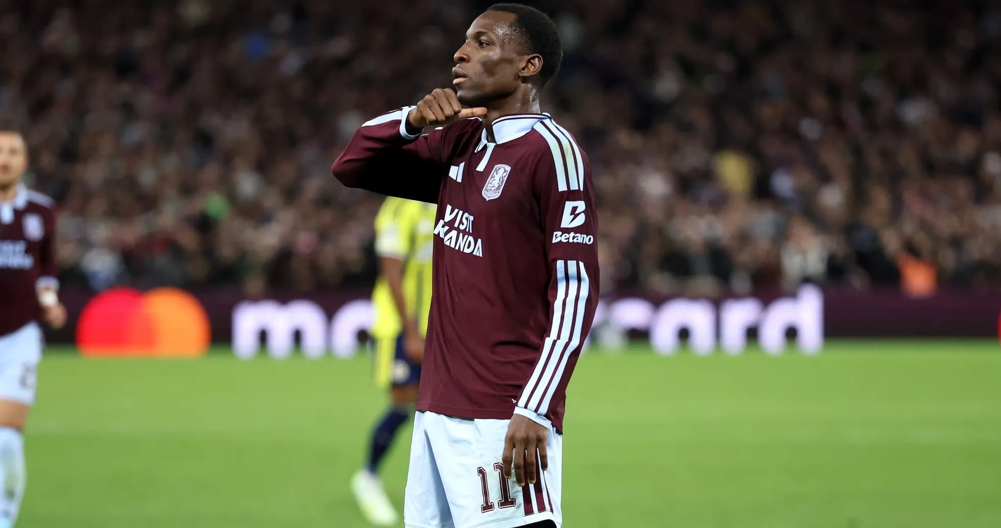 Joueur célébrant un but lors d'un match de football