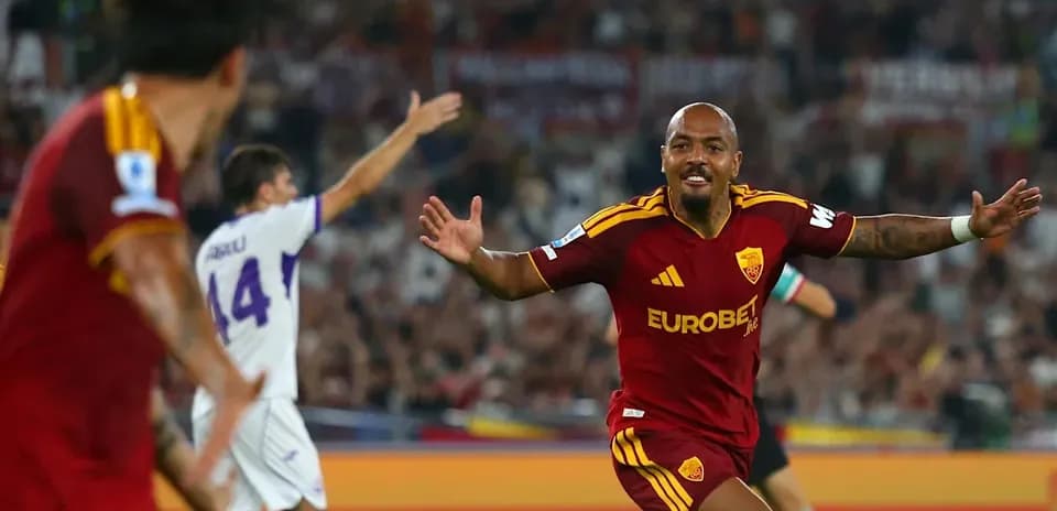 Joueur de l'AS Rome célébrant un but marqué