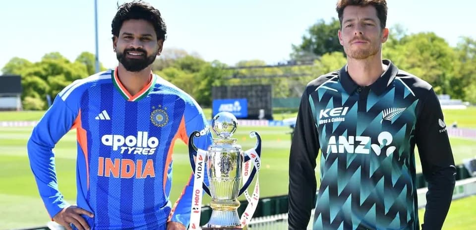 Joueurs d'Inde et de Nouvelle-Zélande avec trophée