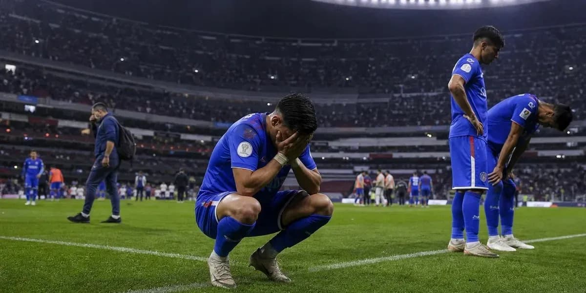 Joueur s'agenouillant sur le terrain après le match