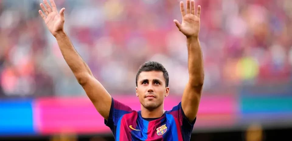 Joueur levant les bras au stade Camp Nou