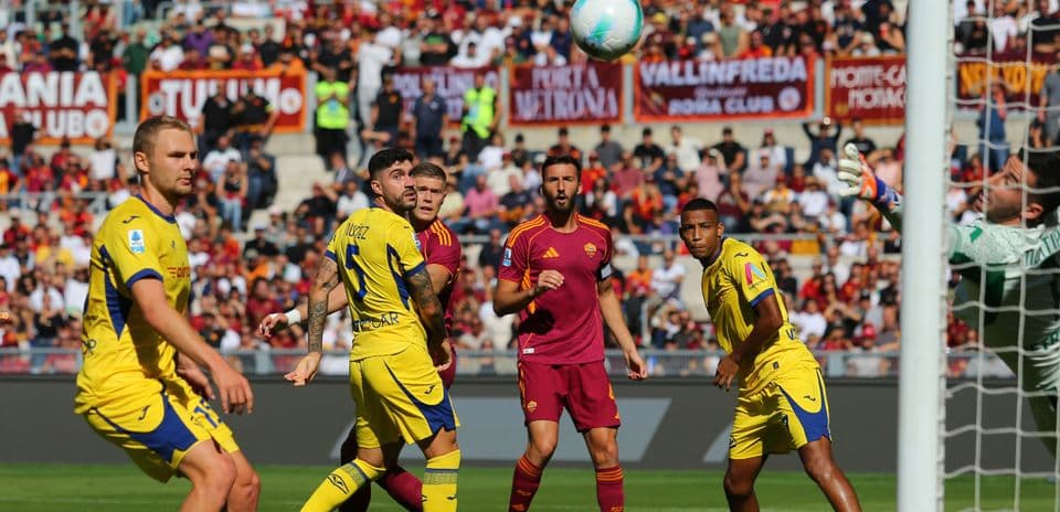 Action lors du match Hellas Verona contre AS Roma