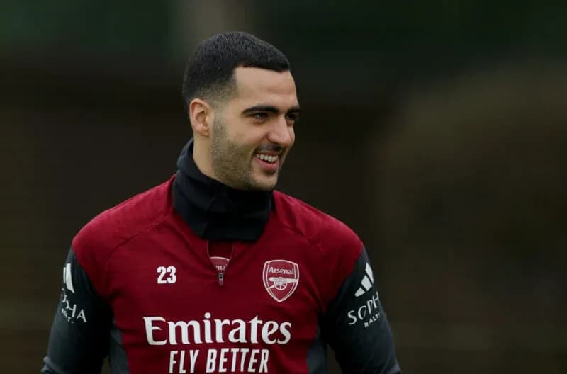 Joueur d'Arsenal s'entraînant sur le terrain