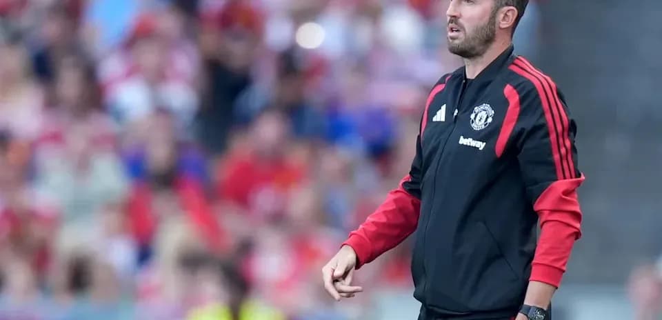 Entraîneur de Manchester United sur le bord du terrain