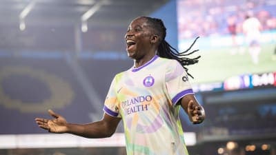 Joueuse célébrant un but lors d'un match