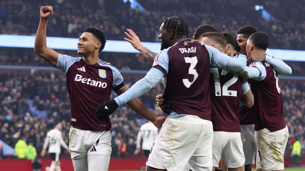 Joueurs d'Aston Villa célébrant un but